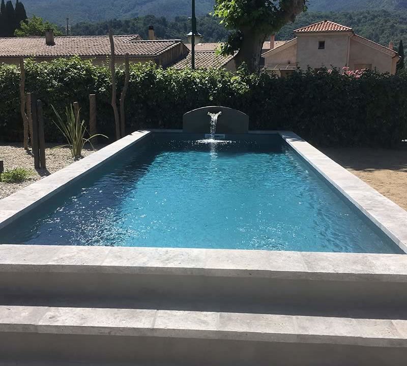 piscine avec cascades