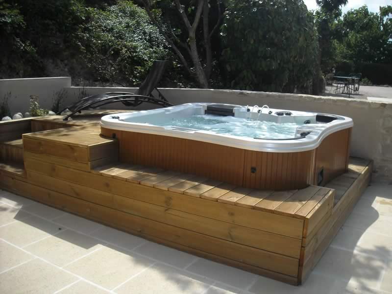 Installer un spa ou un jacuzzi sur une terrasse