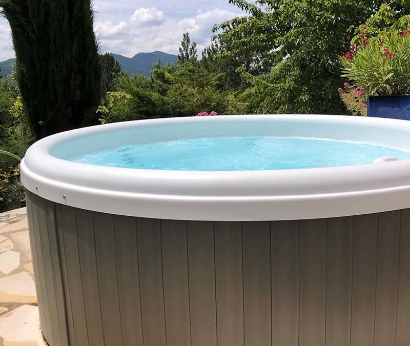 Page-Bien-etre---realisation-11-Les-Jardins-en-Cascades-installation-jacuzzi-exterieur-rond