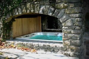 Page-Bien-etre-realisation-2-Les-Jardins-en-Cascades-installation-jacuzzi-exterieur