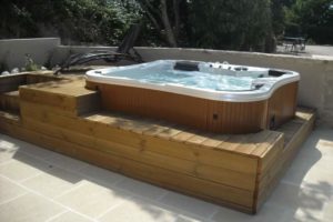Page-Bien-etre-realisation-9-Les-Jardins-en-Cascades-installation-jacuzzi-exterieur