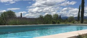 Page-activite-Piscines-header-Les-Jardins-en-Cascades-constructeur-piscine-drome