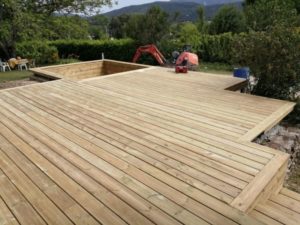 Actualité - le bois, un matériau chaleureux pour embellir votre espace piscine - Les Jardins en Cascades