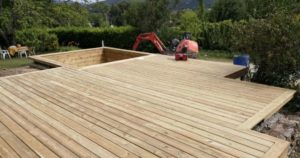 Actualité - le bois, un matériau chaleureux pour embellir votre espace piscine - Les Jardins en Cascades - balise OG