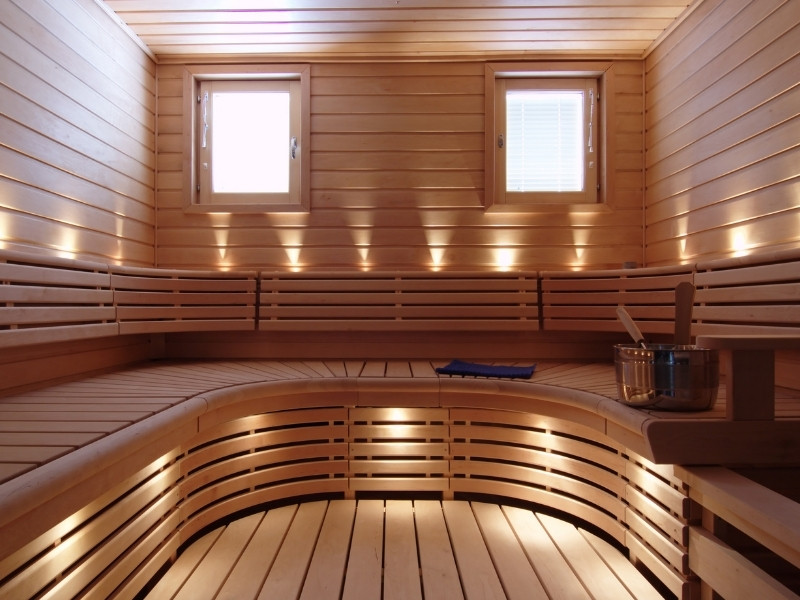 Différence sauna hammam-les bienfaits du sauna-installer un sauna chez soi-Les Jardins en Cascades-Blog